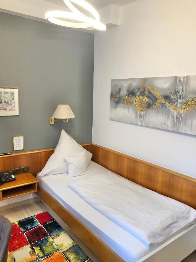 Hotel Garni "Brauerei Keller" Мильтенберг Экстерьер фото