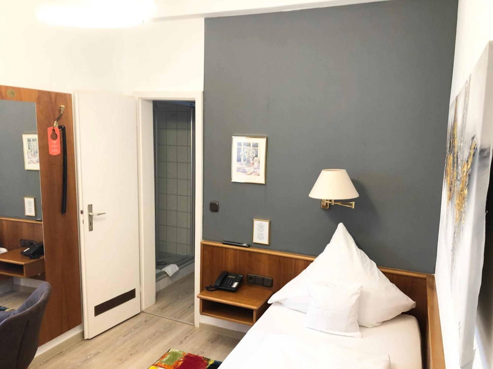 Hotel Garni "Brauerei Keller" Мильтенберг Экстерьер фото